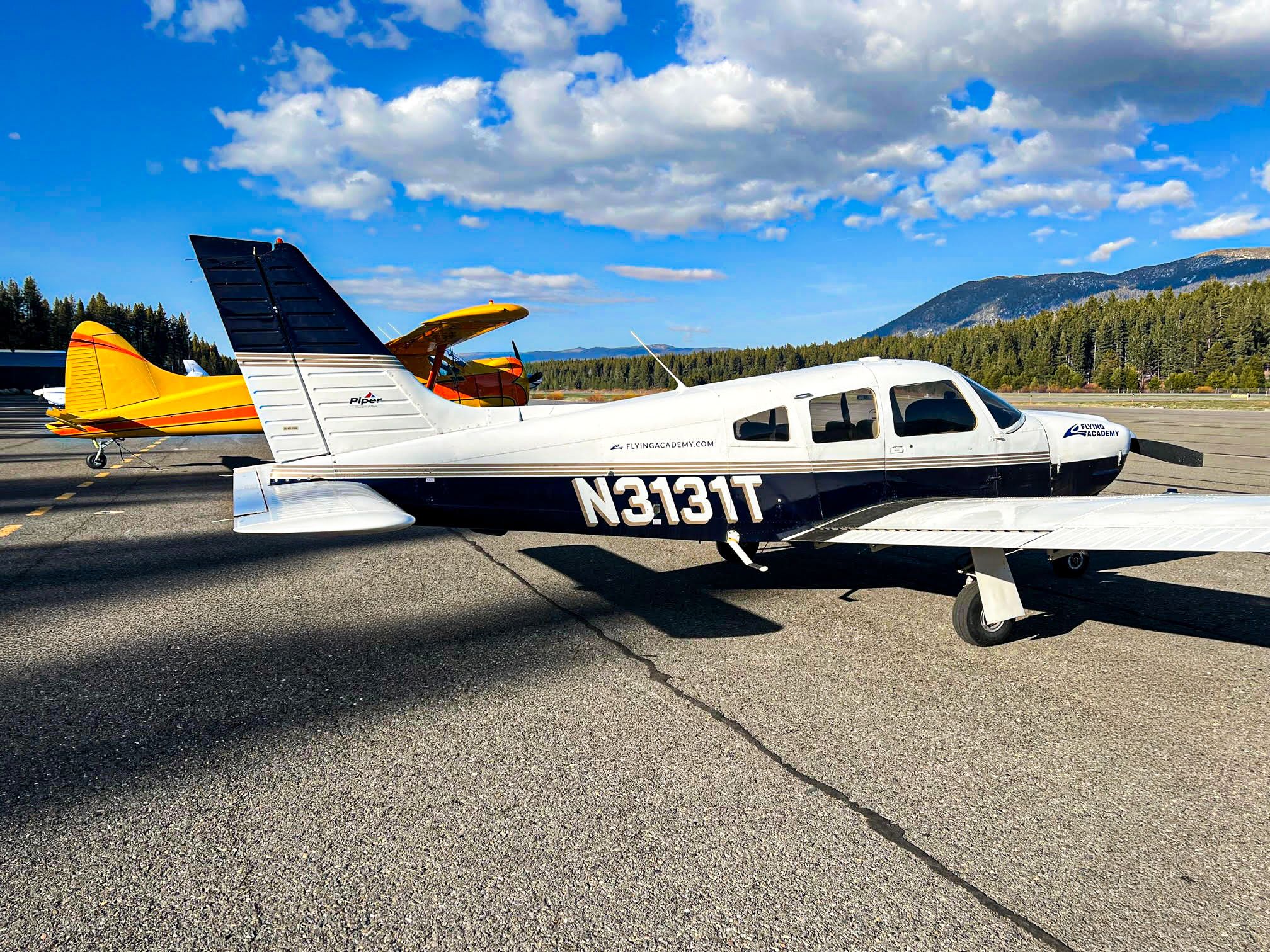 flying-academy-van-nuys-aircraft