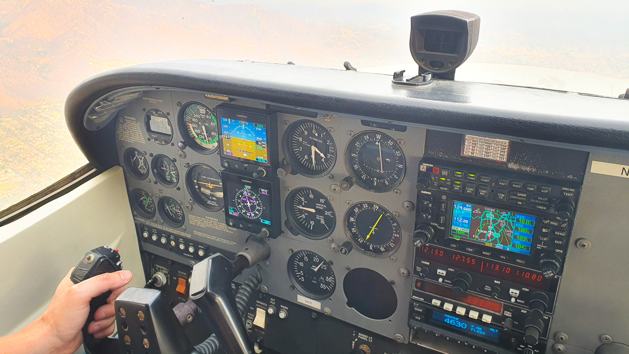 flying-academy-van-nuys-cockpit