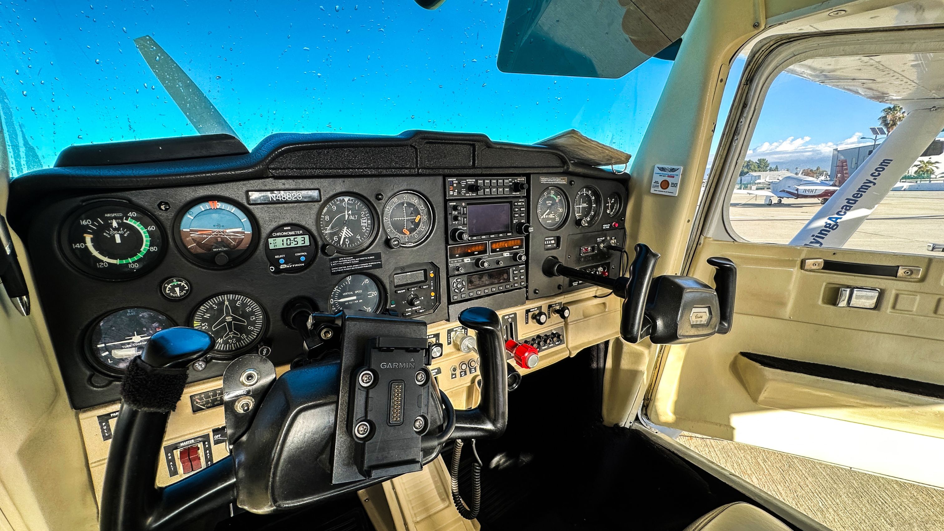 flying-academy-van-nuys-cockpit